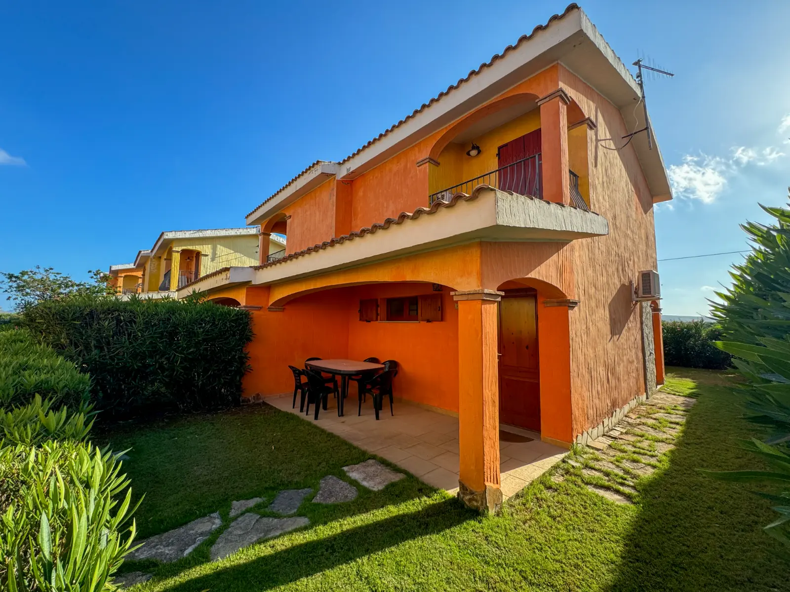 Villa con patio coperto