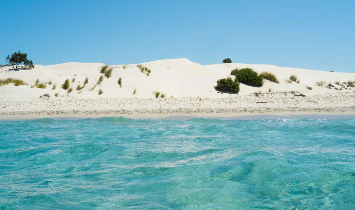 Le dune di Porto Pino viste dall'acqua turchese